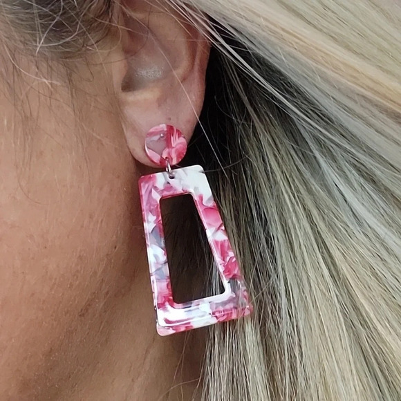 DUSTY ROSE RETRO ACRYLIC DROP EARRINGS - Picture 1 of 7